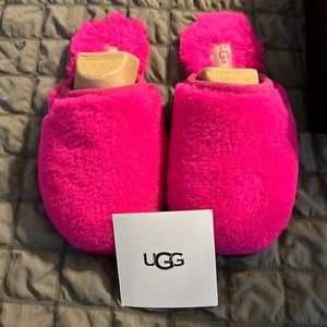 UGG slippers. Brand new with tag